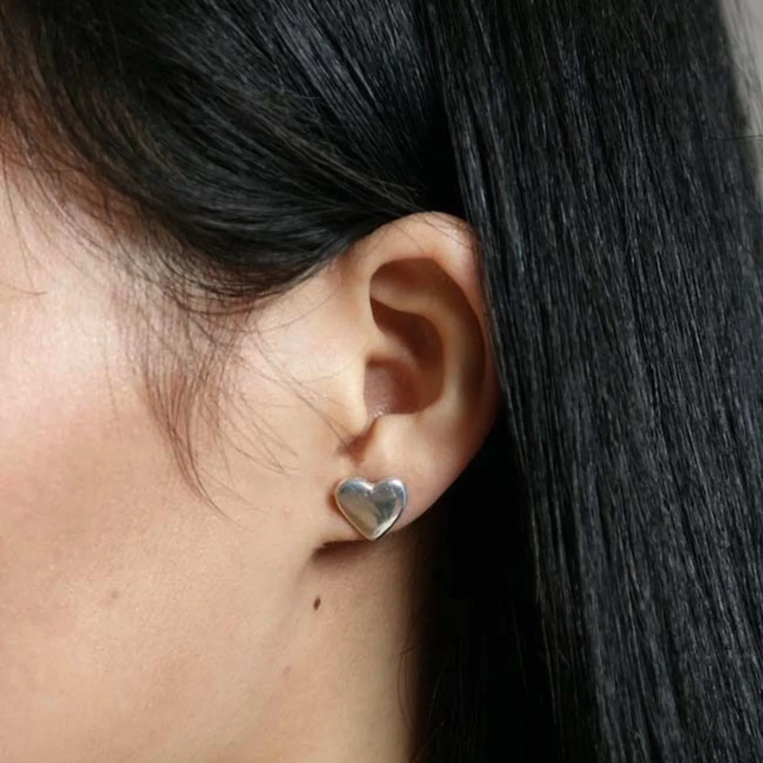 Amourette Heart Studs (Silver)