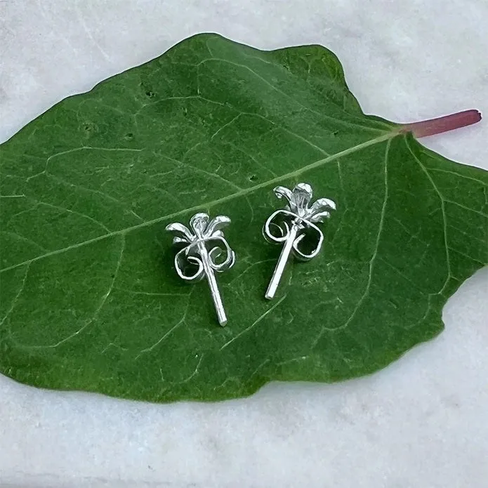 Tiny Daisy Studs